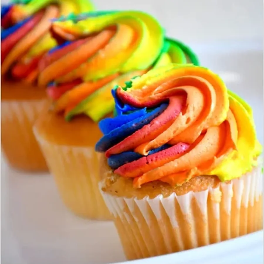 Rainbow swirl cupcakes